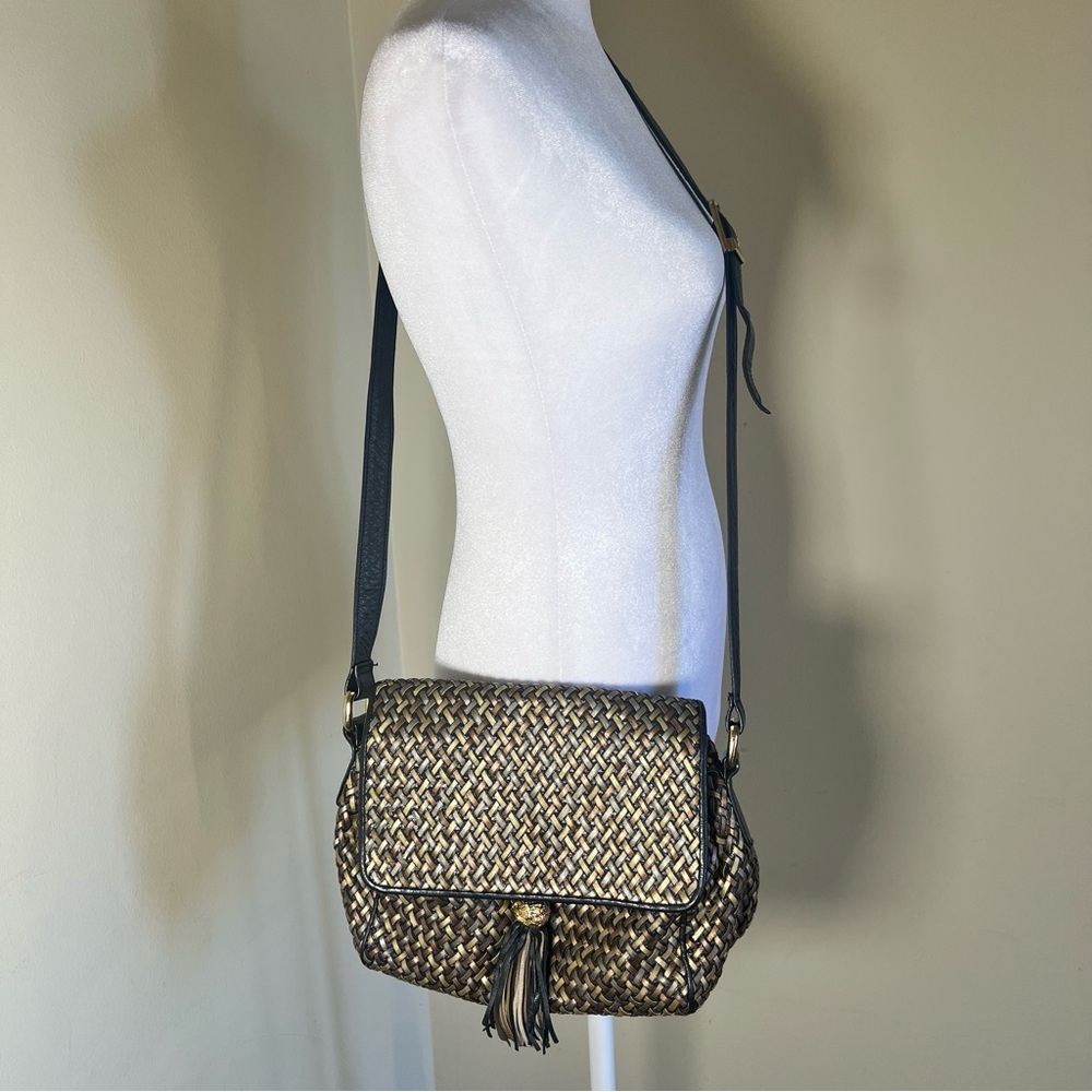 Elegant Woven Crossbody Bag with Tassel - REMARKABLE! - Picture 14 of 14
